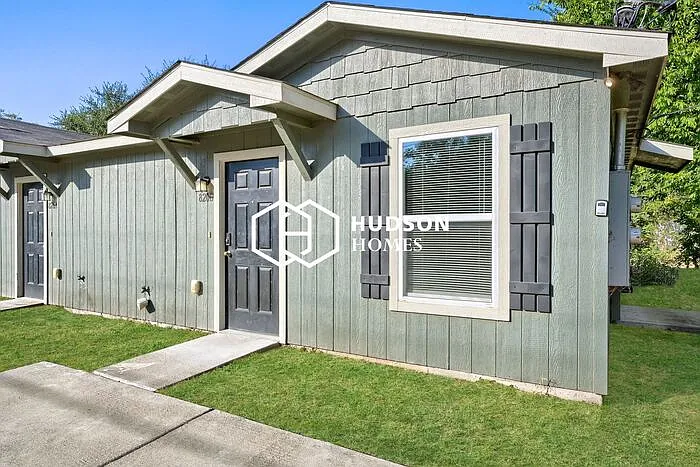 3 bed, 1.0 bath, 838 sqft, $985 — Photo 3