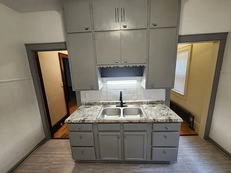 Kitchen cabinets/sink