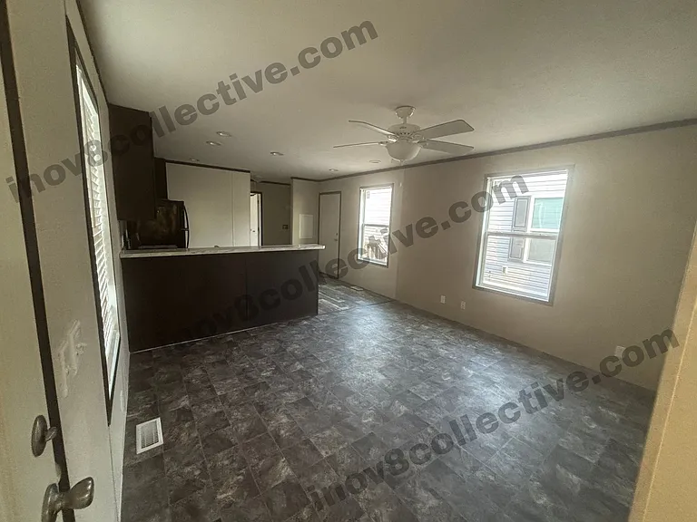 70 SW Mary St — Photo 3