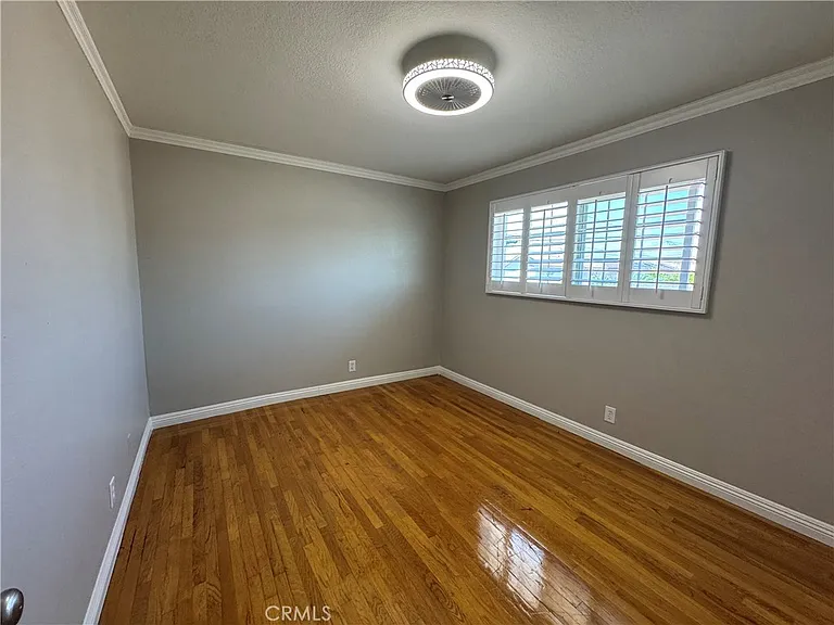 4037 S Ellesford Ave — Photo 31