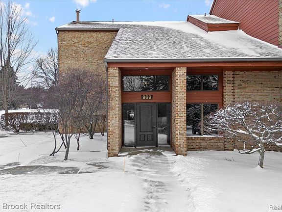 2nd image of 969 Greenview Ct APT 42