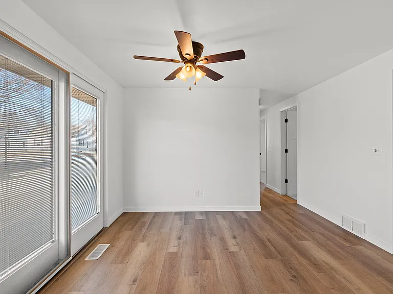 915 Park St — Photo 9