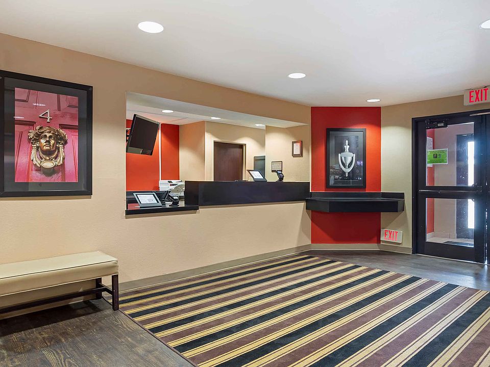 Lobby and Guest Check-in