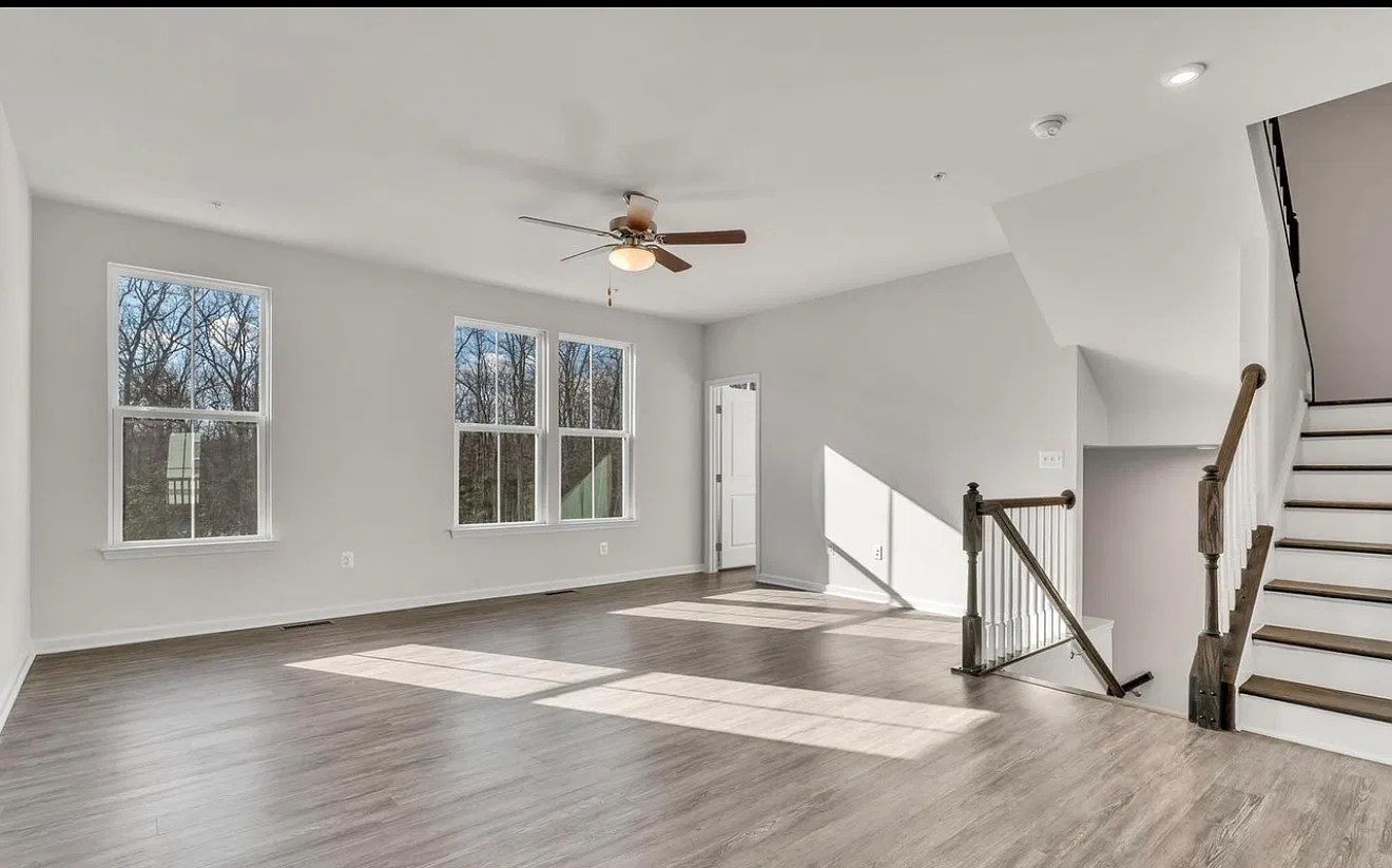 4 bed, 2.5 bath, 2363 sqft, $3,500 — Photo 4