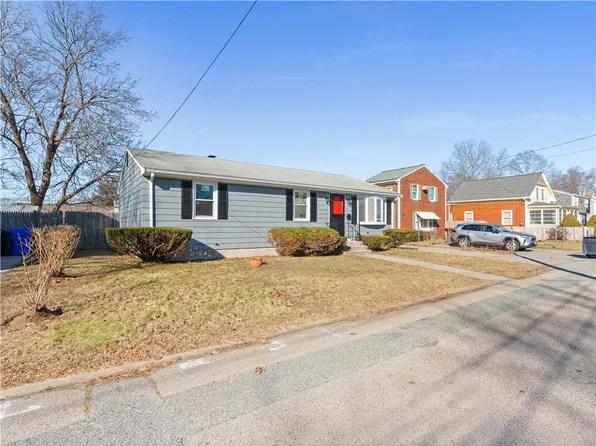 47 Planet Ave, East Providence, RI 02915