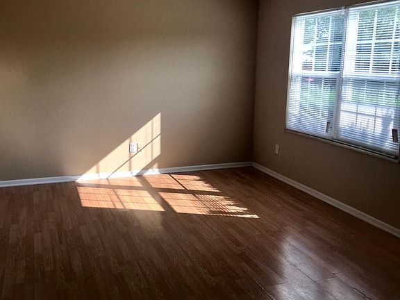 3rd image of 3219 Cave Springs Ave APT B