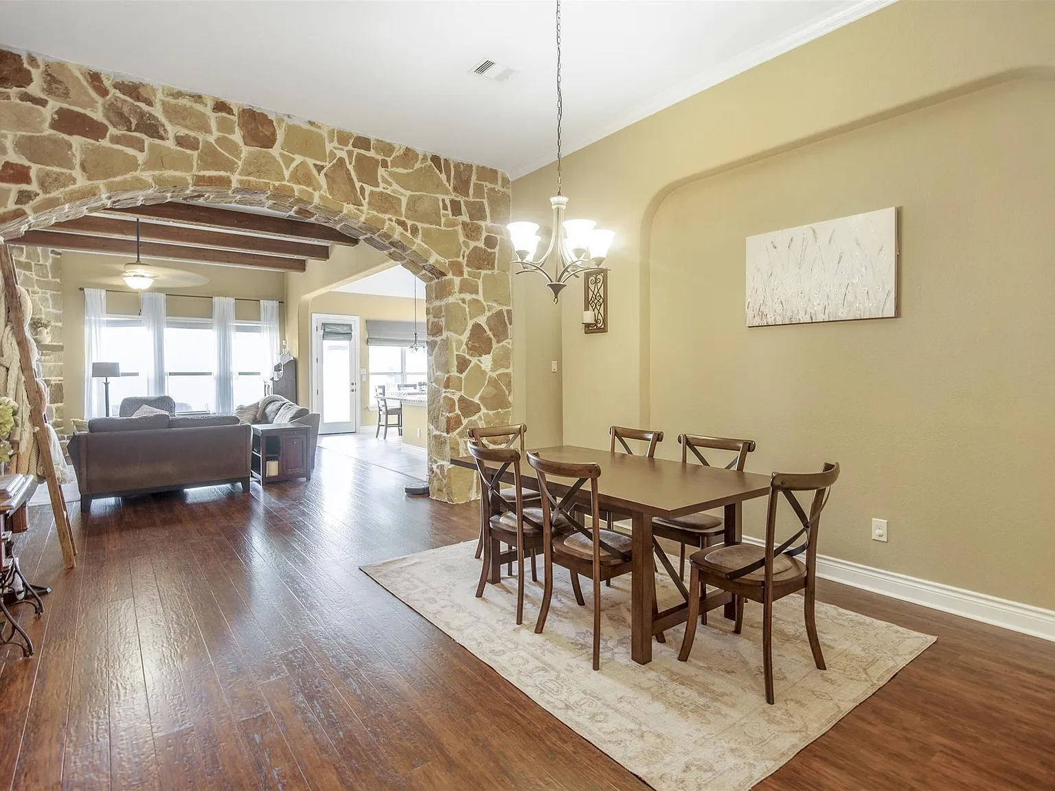 4 bed, 2.0 bath, 2986 sqft, $3,300 — Photo 4