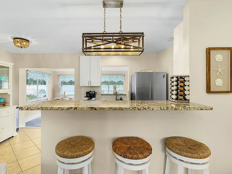 Hilltop Dr — Photo 2