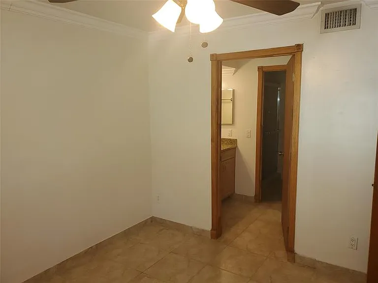 1046 Coral Club Dr — Photo 12