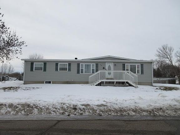 5th image of 401 10th Ave NW