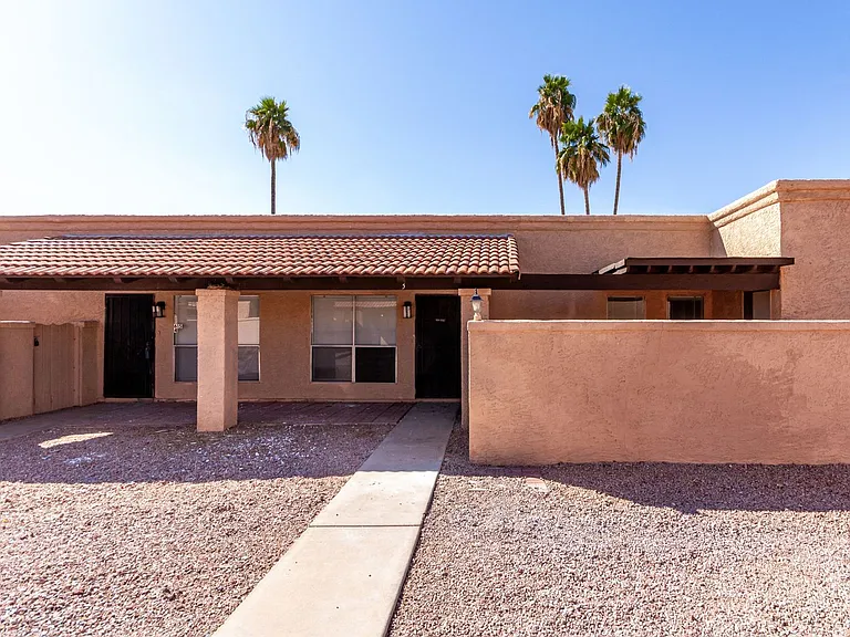615 N Arrowhead Dr — Photo 2