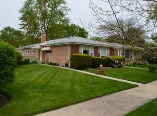 3722 Roth Ter, Skokie, IL 60076