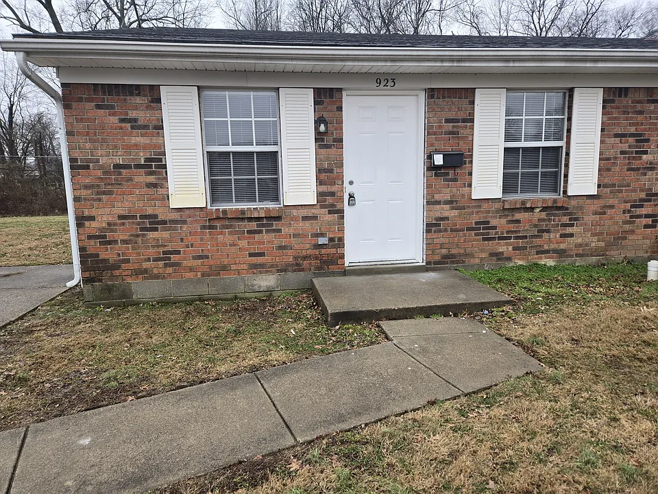 923 Colonial Park Dr