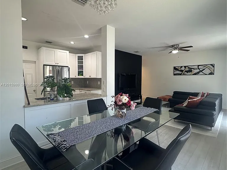 5402 Pointe Villa Dr #B — Photo 10