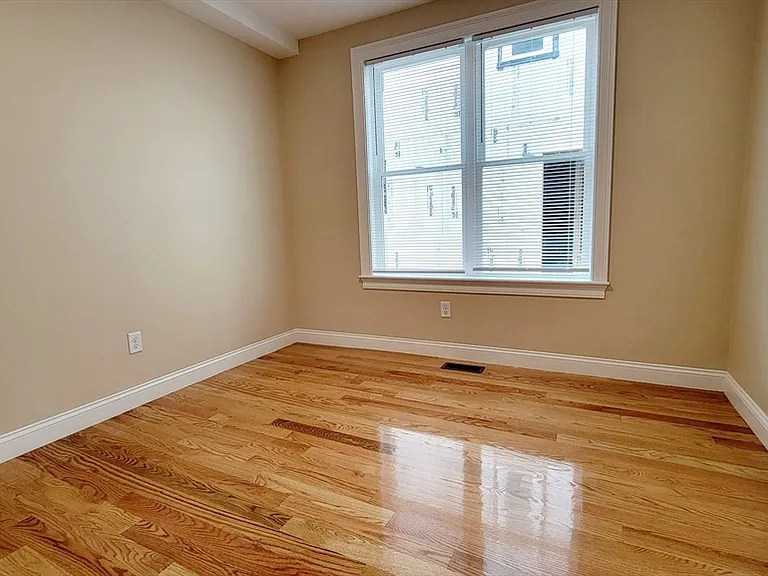 64 Waverly St #2 — Photo 7