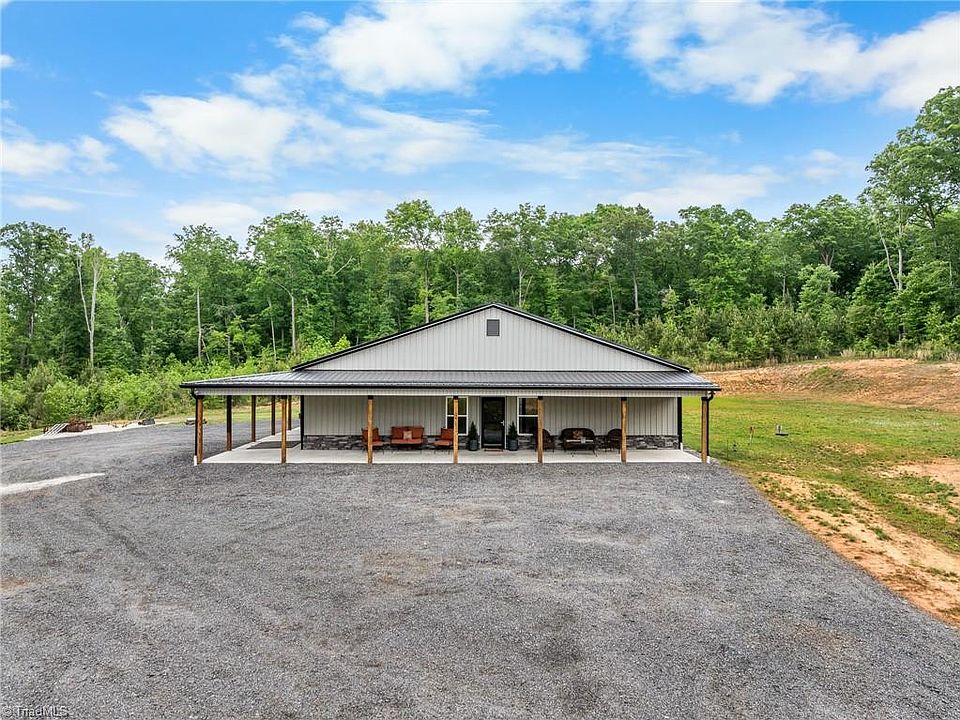 1st image of 160 Riverwood Dr