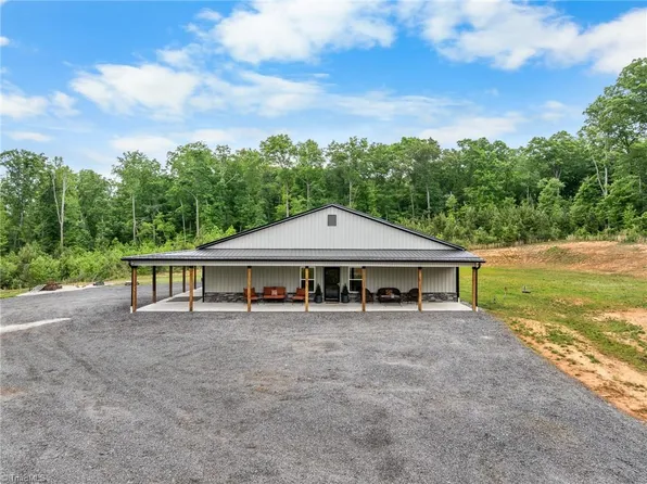 160 Riverwood Dr, Lexington, NC 27292
