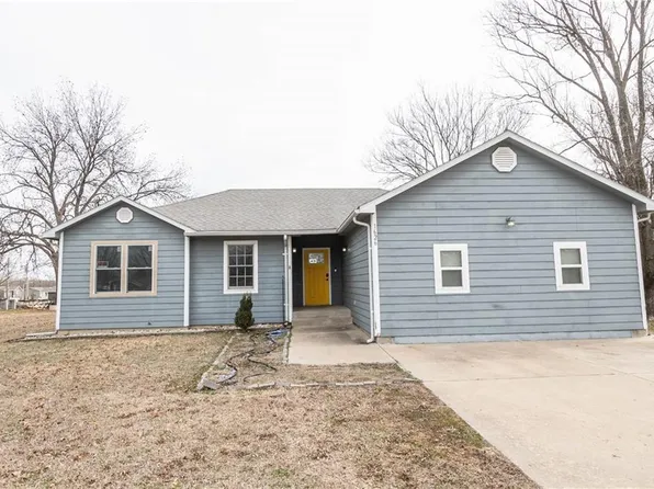 1626 N 4th St, Neodesha, KS 66757