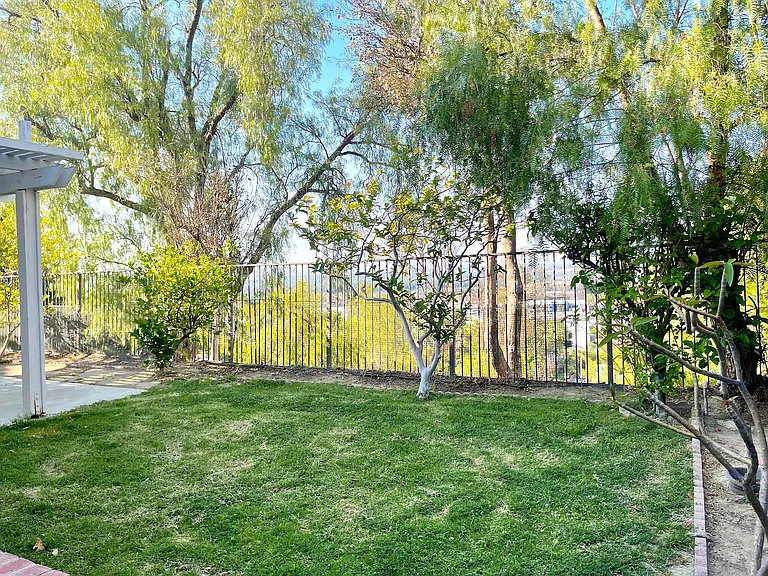 2985 Amber Dr — Photo 25