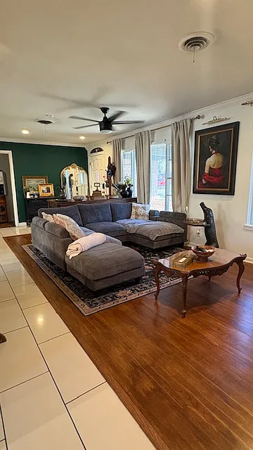 3 bed, 1351 sqft, $2,200 — Photo 3
