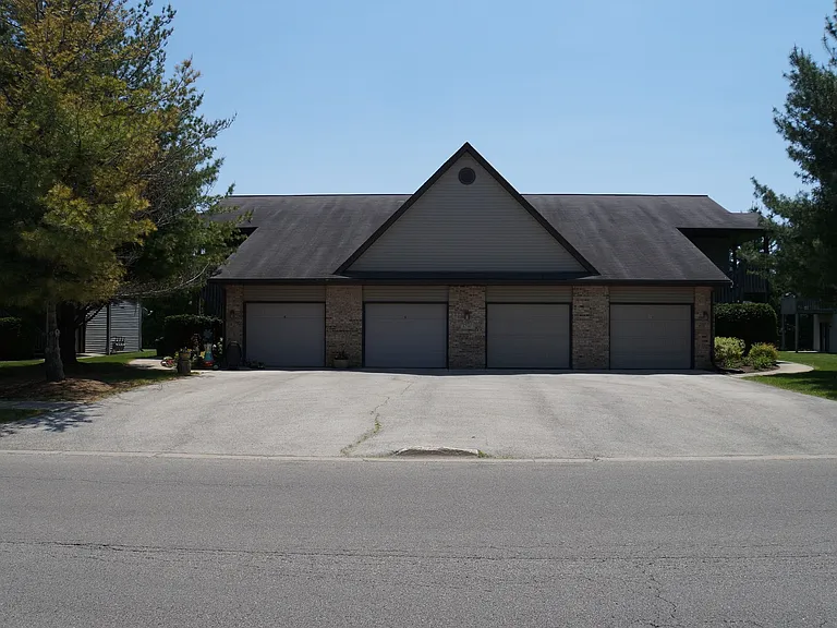 6315 Garrett Ln — Photo 2