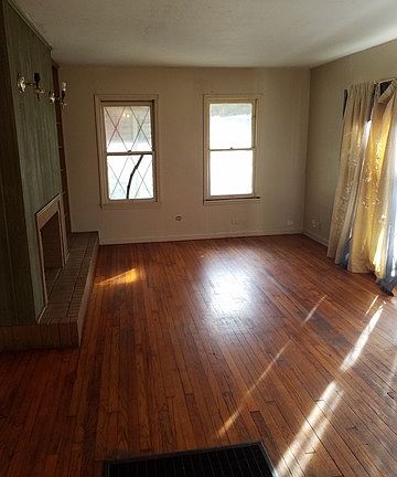 4th image of 110 Candler St