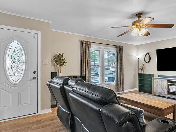 3rd image of 1806 Clinton St