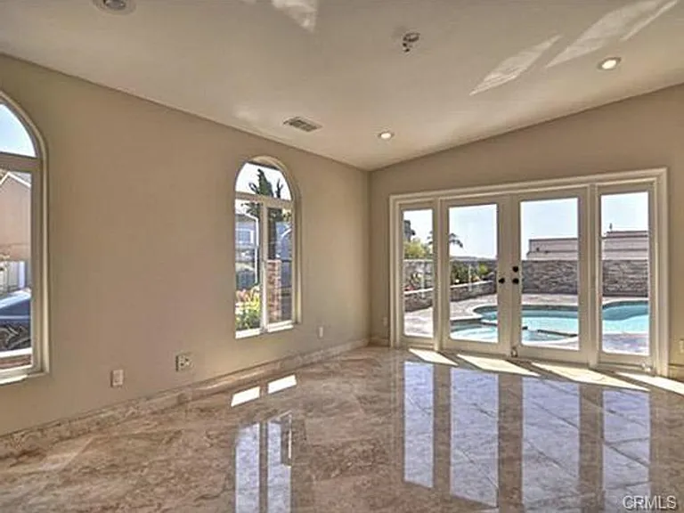 621 Loretta Dr — Photo 15