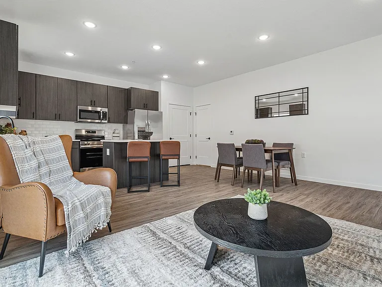 Avalon Apartments & Townhomes — Photo 8