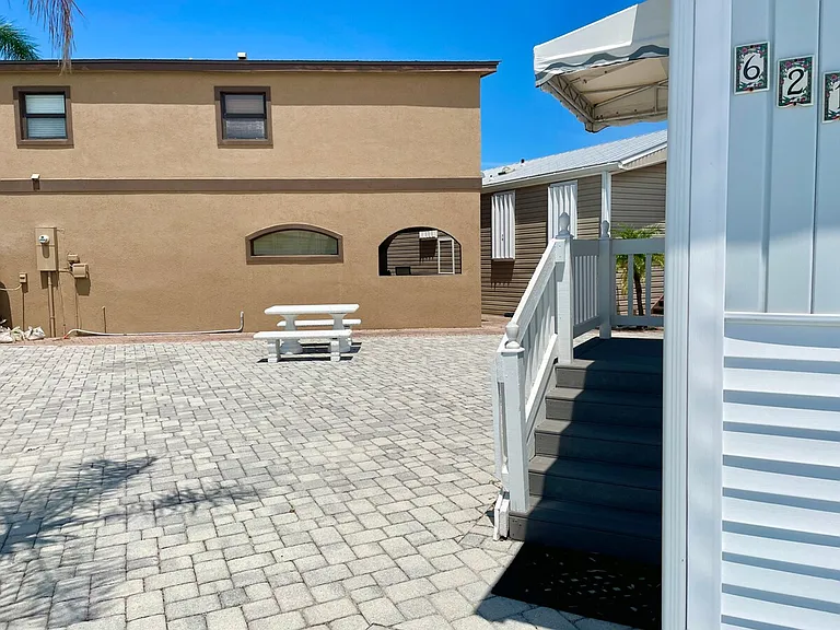 437 Nettles Blvd #ID1537490P — Photo 15