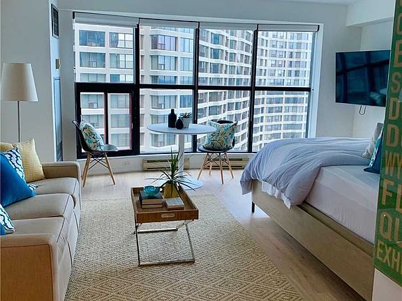 4th image of 77 Harbour Sq Unit 2403