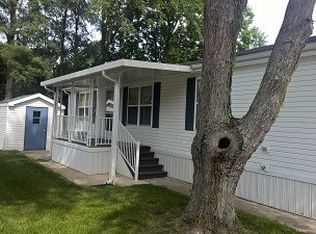 13 Menlo Park Dr, Belleville, MI 48111