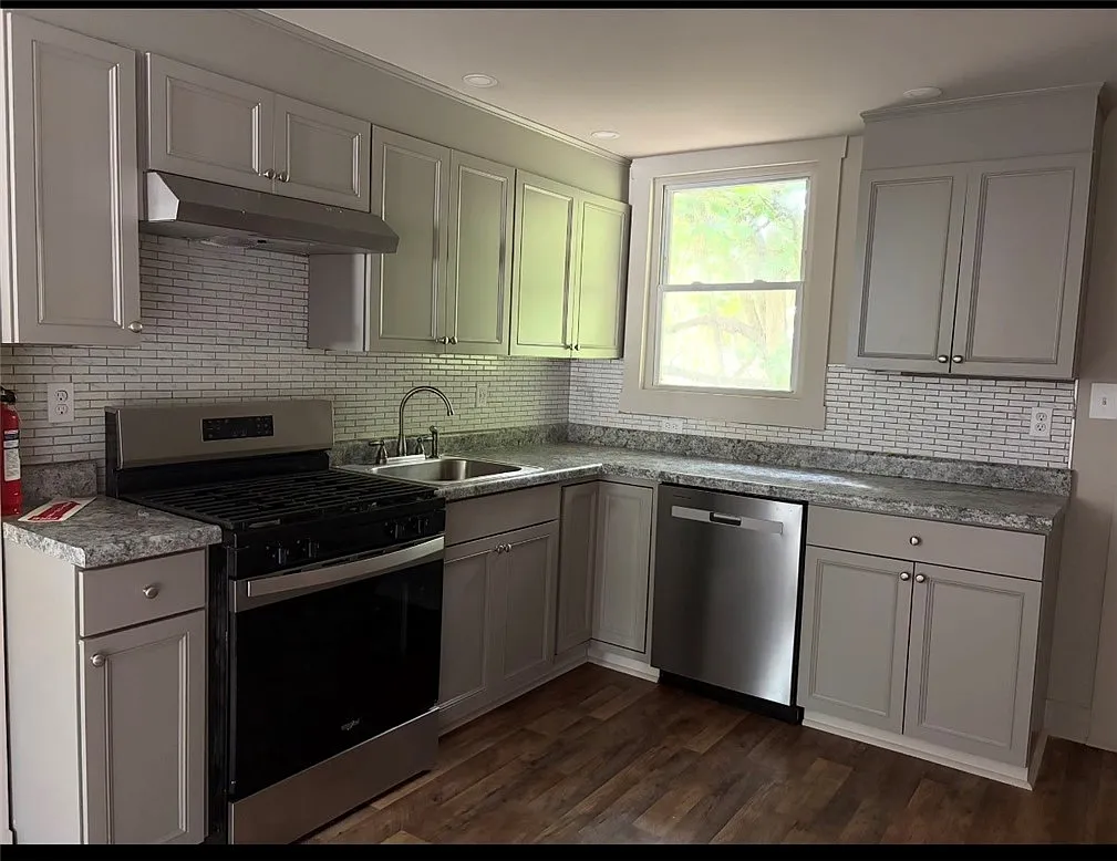 3 bed, $1,800 — Photo 3