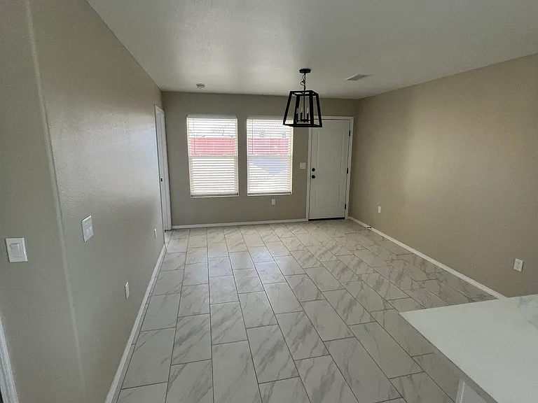 910 W Jaffa St — Photo 14