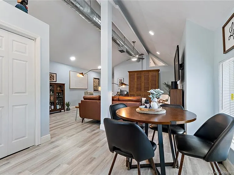 310 SE Denver Ave #2 — Photo 35