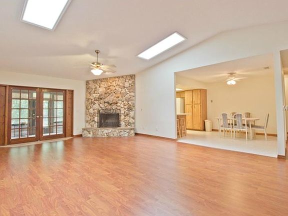 5th image of 230 Stevenage Dr