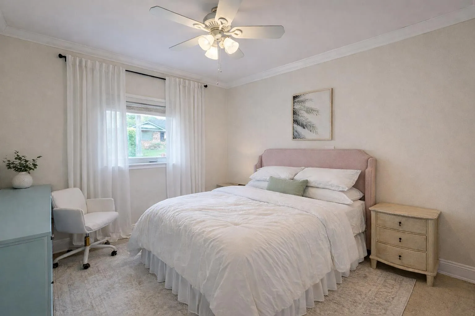 2 bed, 1.0 bath, 1600 sqft, $5,449 — Photo 3
