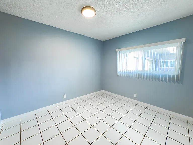 10374 Long Beach Blvd #8 — Photo 9