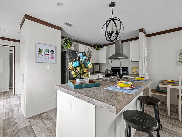 25 Fernwood Dr — Photo 1