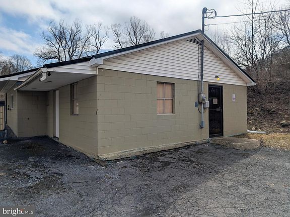 4th image of 1030 Sandy Run Rd