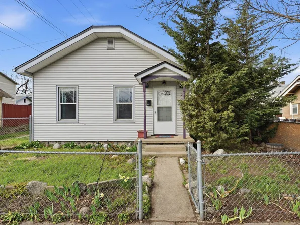 2415 N Adams Ave, Newman Lake, WA 99025