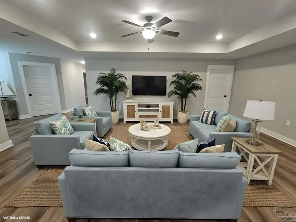 3123 Lynn Dr, Navarre, FL 32566