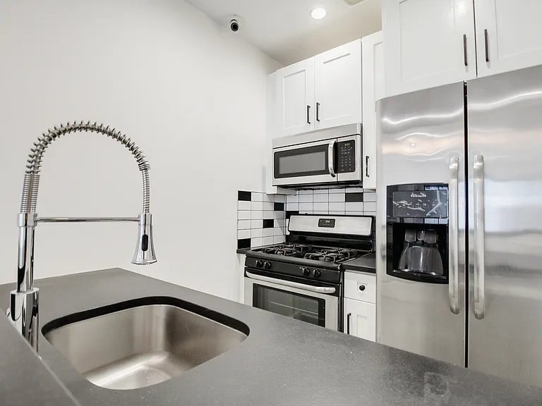 986 Jefferson Ave #2 — Photo 7