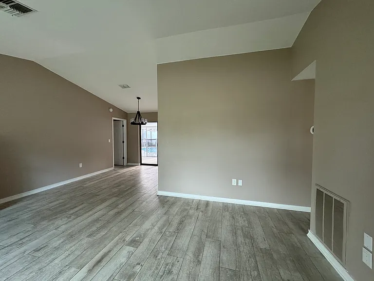 270 Arbor Dr W — Photo 3