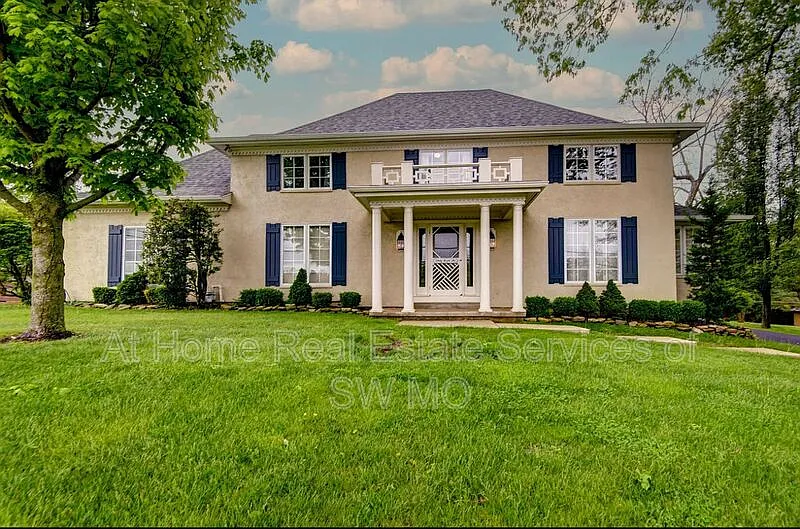 3 bed, 3.0 bath, 3200 sqft, $2,700 — Photo 1