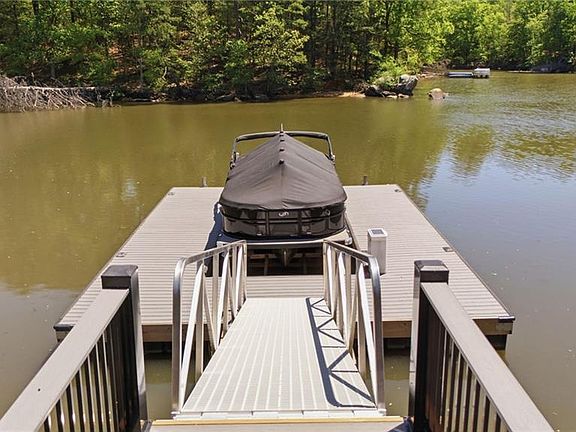 3rd image of 819 Hickory Point Dr