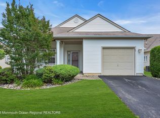 32 Kensington Rd, Manchester, NJ 08759