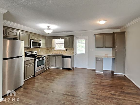 4th image of 95 Academy St