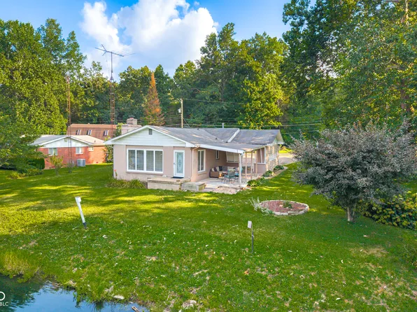 8614 W Dam Rd, Columbus, IN 47201