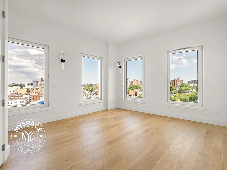58 Vanderbilt Ave #5B — Photo 3